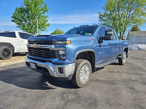Used 2024 Chevrolet Silverado 2500 LT w/ Convenience Package AWD/4WD image 1