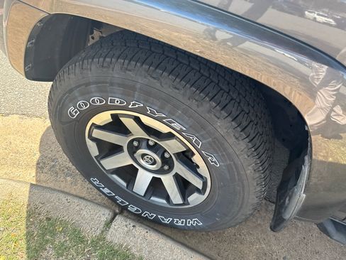 Used 2018 Toyota 4Runner TRD Off-Road Premium image 9