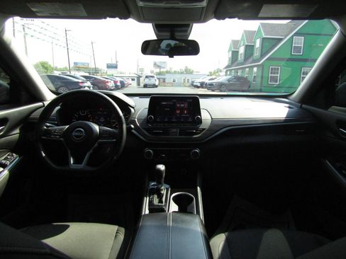 Used 2023 Nissan Altima 2.5 SV FWD image 13