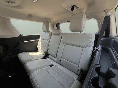 Used 2025 Ford Expedition Max Platinum AWD/4WD image 31