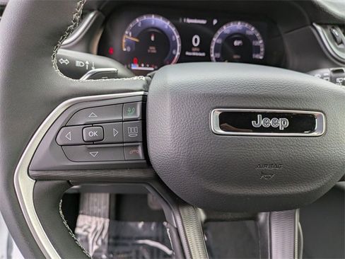 New 2025 Jeep Grand Cherokee L Laredo w/ Luxury Tech Group I image 17