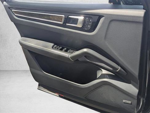 Used 2023 Porsche Cayenne image 10