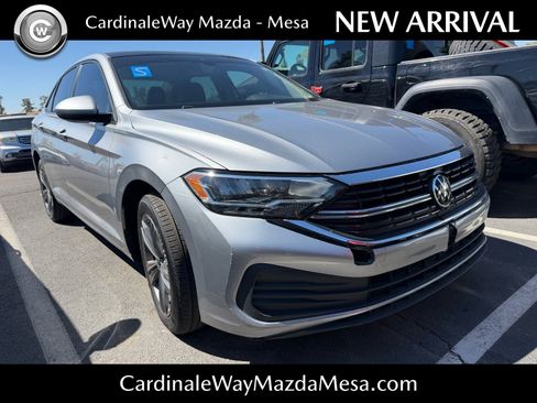 Used 2022 Volkswagen Jetta SE image 1
