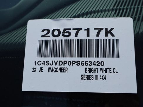 Used 2023 Jeep Wagoneer Series III w/ Rear Seat Video Group 1 AWD/4WD image 37