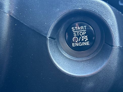 Used 2018 Jeep Compass Limited w/ Navigation Group image 28