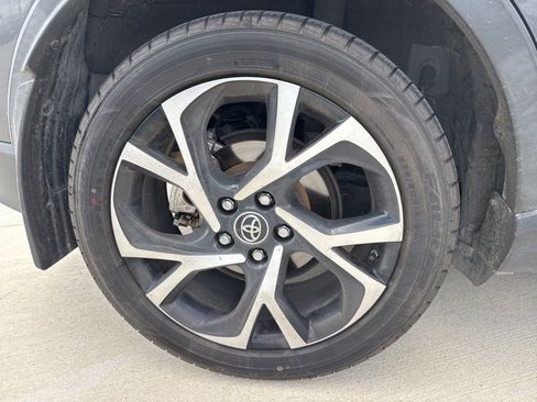 Used 2018 Toyota C-HR XLE FWD image 19