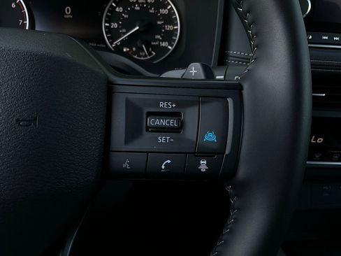 Used 2025 Nissan Rogue SV image 34