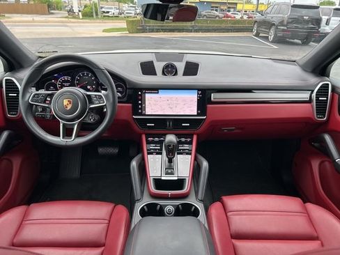 Used 2023 Porsche Cayenne Coupe image 12