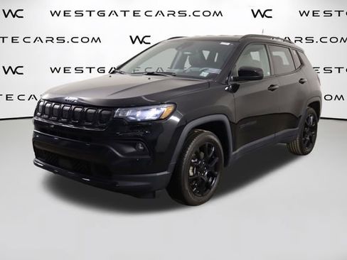 Used 2022 Jeep Compass Latitude FWD image 1