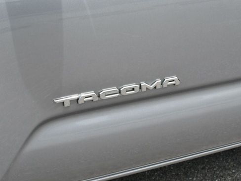 Used 2020 Toyota Tacoma TRD Off-Road AWD/4WD image 11