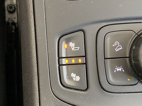 Used 2024 GMC Terrain SLE w/ Driver Convenience Package AWD/4WD image 13