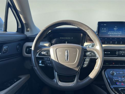 Certified 2021 Lincoln Nautilus Reserve image 11