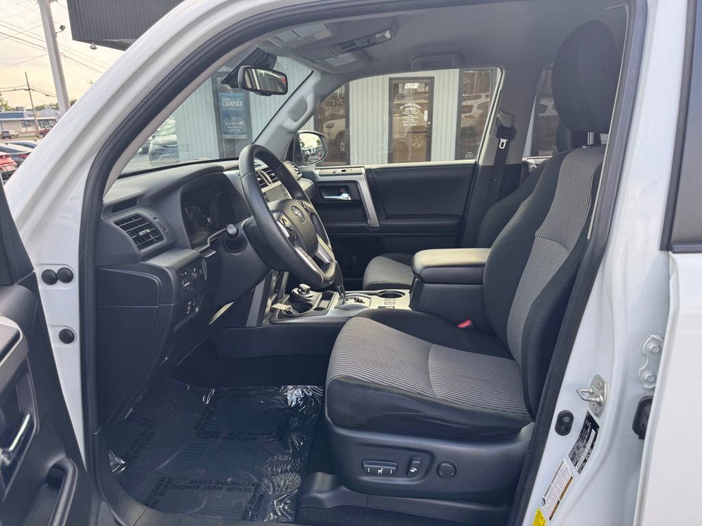 Used 2024 Toyota 4Runner SR5 AWD/4WD image 9