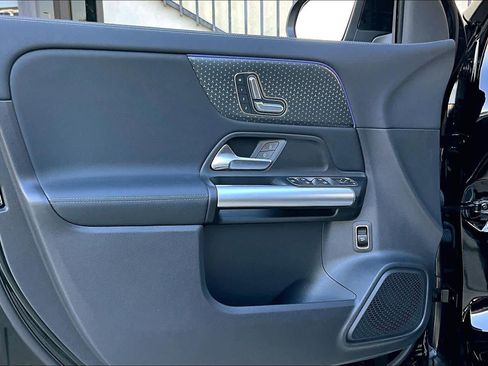 Used 2025 Mercedes-Benz GLA 250 image 21