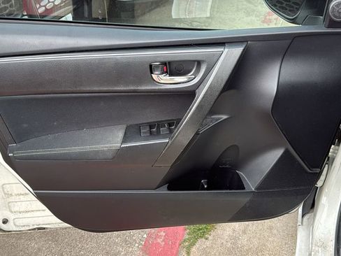 Used 2018 Toyota Corolla LE FWD image 5