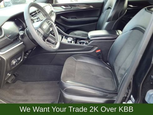 Used 2023 Jeep Grand Cherokee Altitude image 8