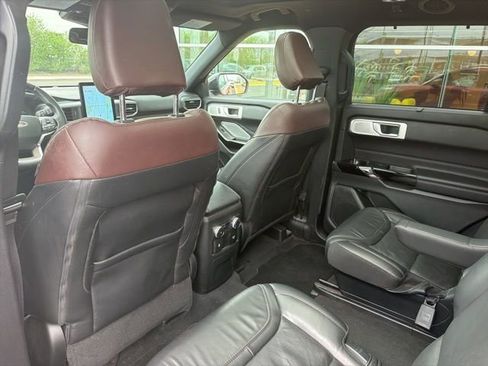 Used 2022 Ford Explorer Platinum w/ Technology Package AWD/4WD image 11