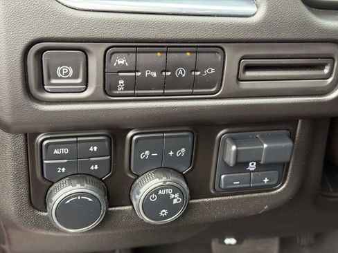 Used 2021 Chevrolet Suburban RST w/ Luxury Package image 6