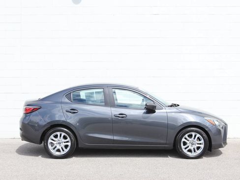 Used 2017 Toyota Yaris iA FWD image 5