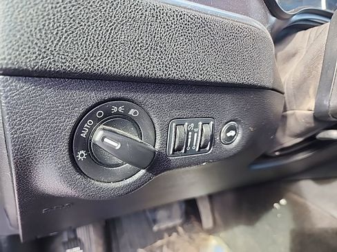 Used 2015 Dodge Charger SE w/ Popular Equipment Group image 17