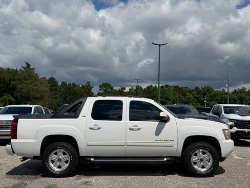 Used 2011 Chevrolet Avalanche LT w/ Luxury Package AWD/4WD image 7