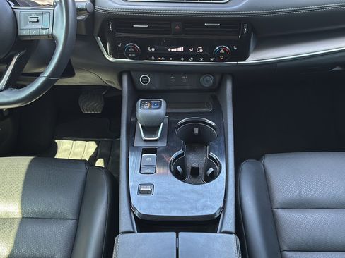 Used 2021 Nissan Rogue SV w/ Premium Package FWD image 23