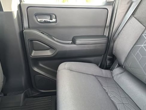 Certified 2025 Nissan Frontier SV image 21
