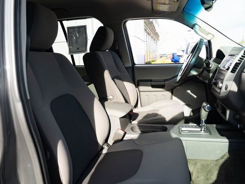 Used 2015 Nissan Xterra S image 22