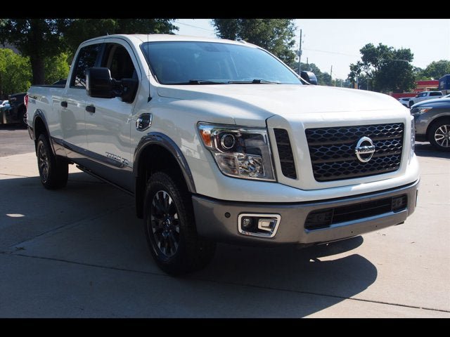 Used 2019 Nissan Titan PRO-4X w/ Pro-4x Convenience Package AWD/4WD image 8