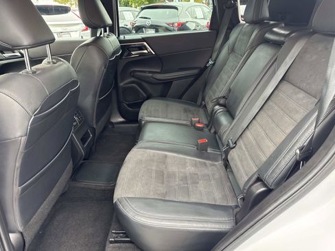 Used 2023 Mitsubishi Outlander SE image 10