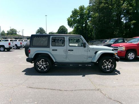 Used 2024 Jeep Wrangler Unlimited AWD/4WD image 5