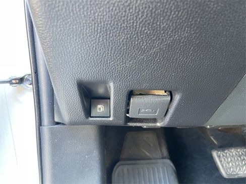 Used 2021 Toyota RAV4 XLE image 23