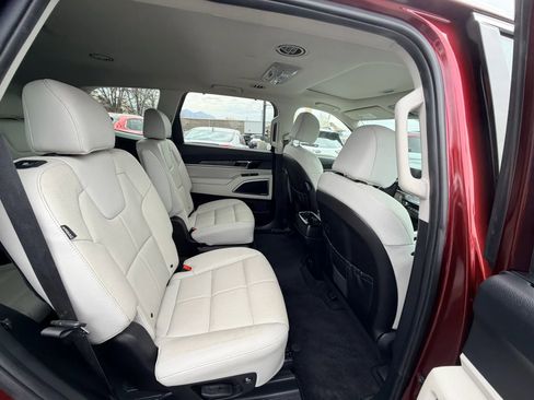 Used 2024 Kia Telluride EX w/ EX Captain's Chair Package AWD/4WD image 31