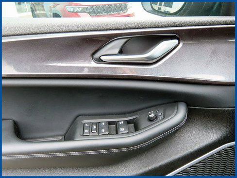 Certified 2023 Jeep Grand Cherokee Laredo w/ Luxury Tech Group I AWD/4WD image 12