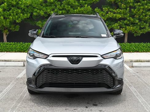 Used 2024 Toyota Corolla Cross AWD Hybrid w/ Moonroof Package image 2