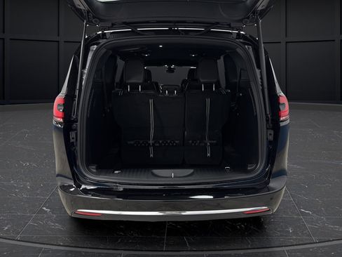 New 2026 Chrysler Pacifica Select AWD/4WD image 15