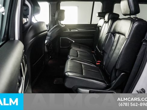 Used 2024 Jeep Wagoneer L Series II w/ Flexible Seating Group image 17