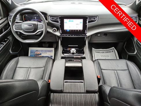 Used 2024 Jeep Wagoneer L Series II w/ Flexible Seating Group image 10