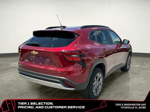 Used 2025 Chevrolet Trax LT w/ LT Convenience Package FWD image 9