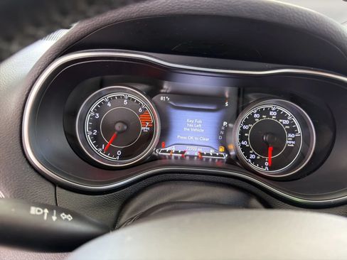 Used 2019 Jeep Cherokee Limited FWD image 11