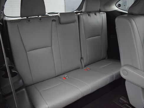 Used 2023 Toyota Highlander Limited AWD/4WD image 12