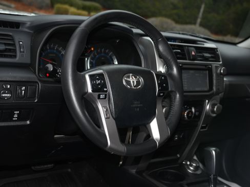 Used 2015 Toyota 4Runner SR5 Premium image 9