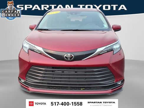 Used 2026 Toyota Sienna XLE FWD image 3