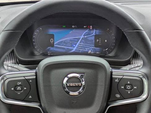 Used 2025 Volvo XC40 B5 Plus AWD/4WD image 33