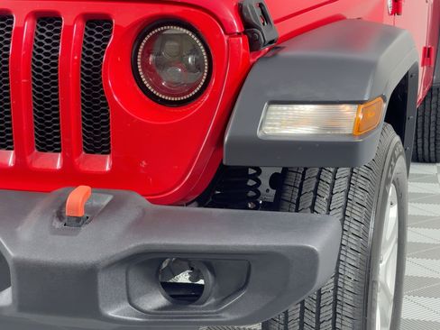 Used 2018 Jeep Wrangler Unlimited Sport S image 11