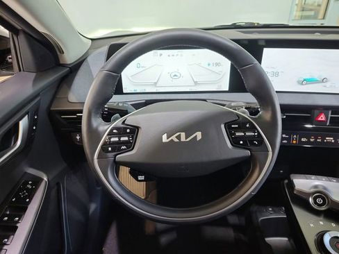 Certified 2024 Kia EV6 Light AWD/4WD image 9