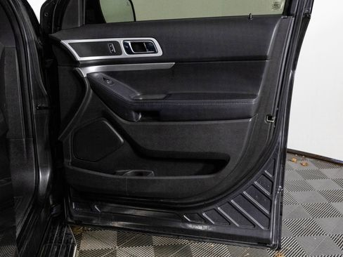 Used 2015 Ford Explorer XLT w/ Equipment Group 202B image 30