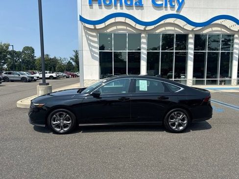 Certified 2023 Honda Accord EX image 5