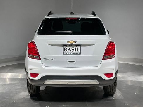 Used 2022 Chevrolet Trax LT w/ LT Convenience Package image 12