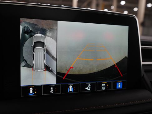 Used 2023 GMC Yukon AT4 w/ Technology Package AWD/4WD image 33